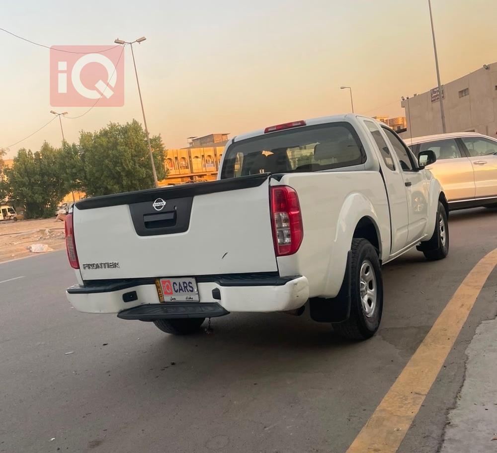 نيسان فرونتير